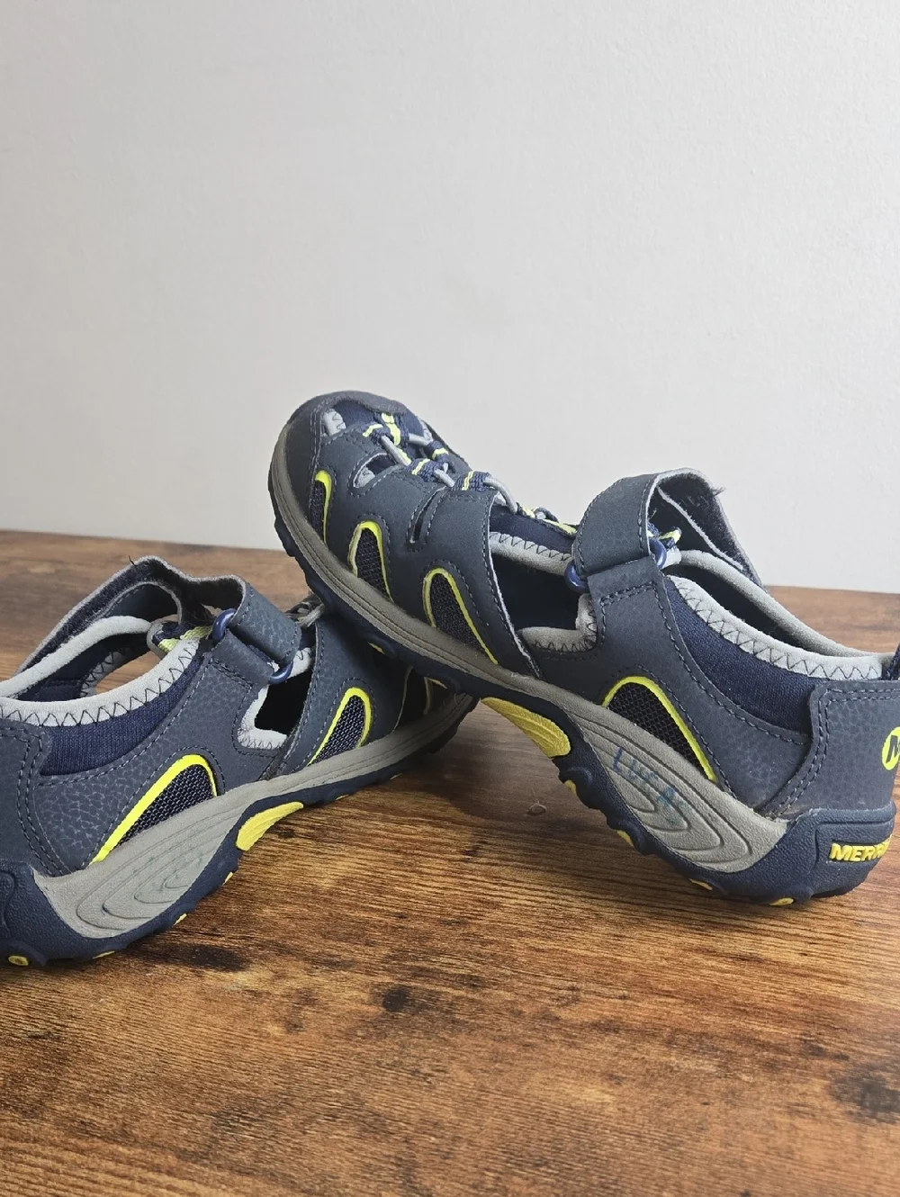 Merrell Kids Navy Lime Closed-Toe Sandal Sneaker Shoes Sz 5 Lightweight Comfort